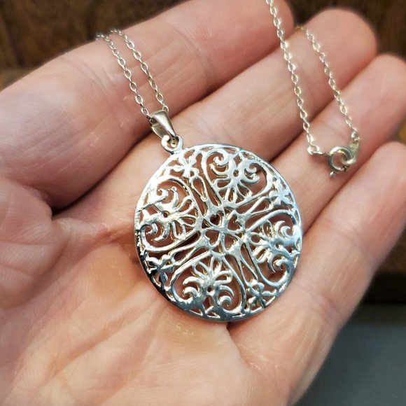 18 Inch 925 Sterling Silver Fancy Design Large Circle Heavy Pendant Necklace - Picture 3 of 7